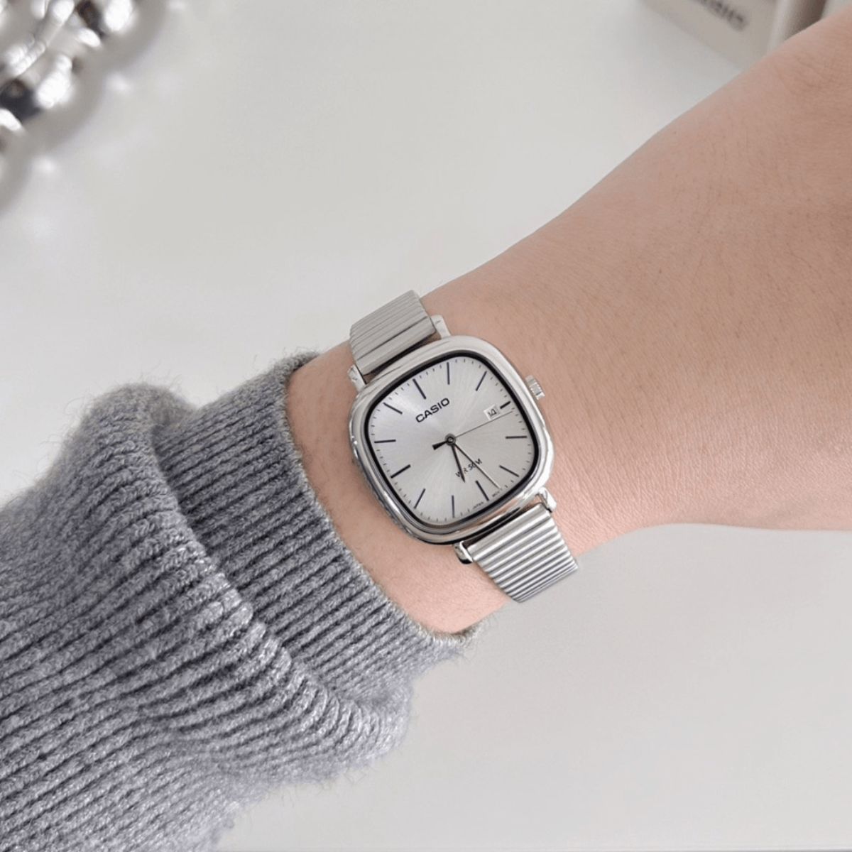 15385550010-5.jpg Relógio Casio Prateado Feminino - LTP-B166D-7AV - Imagem 7