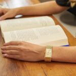 Relógio Seculus Feminino Retangular Dourado - 77144LPSVDS1 - Imagem 5